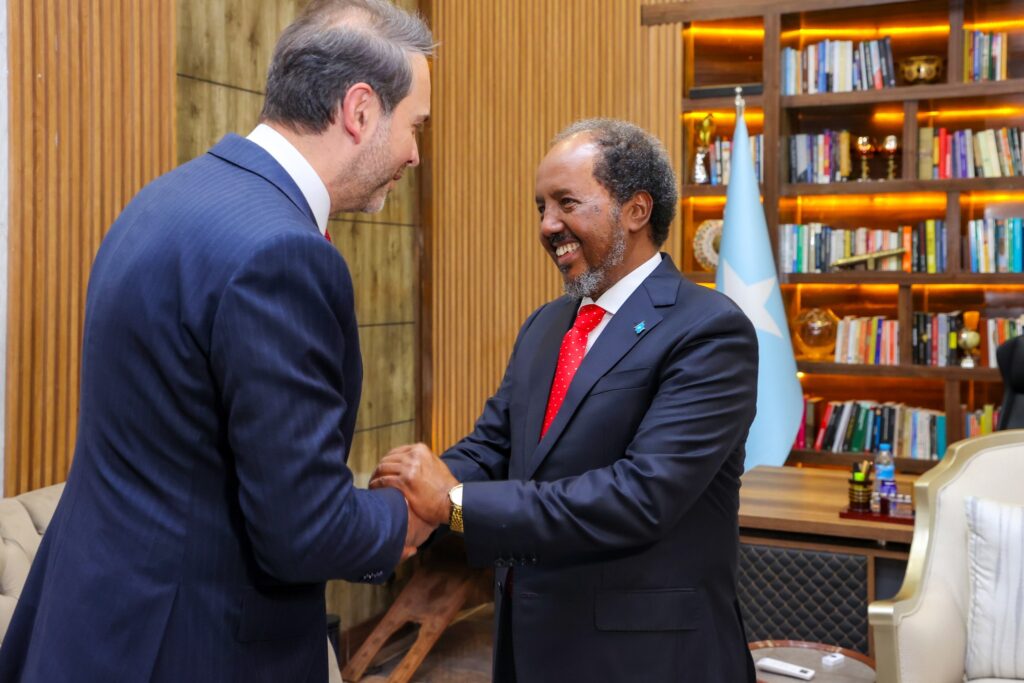 "Somali President Welcomes Turkish Energy Minister for Historic Oil Exploration Partnership"